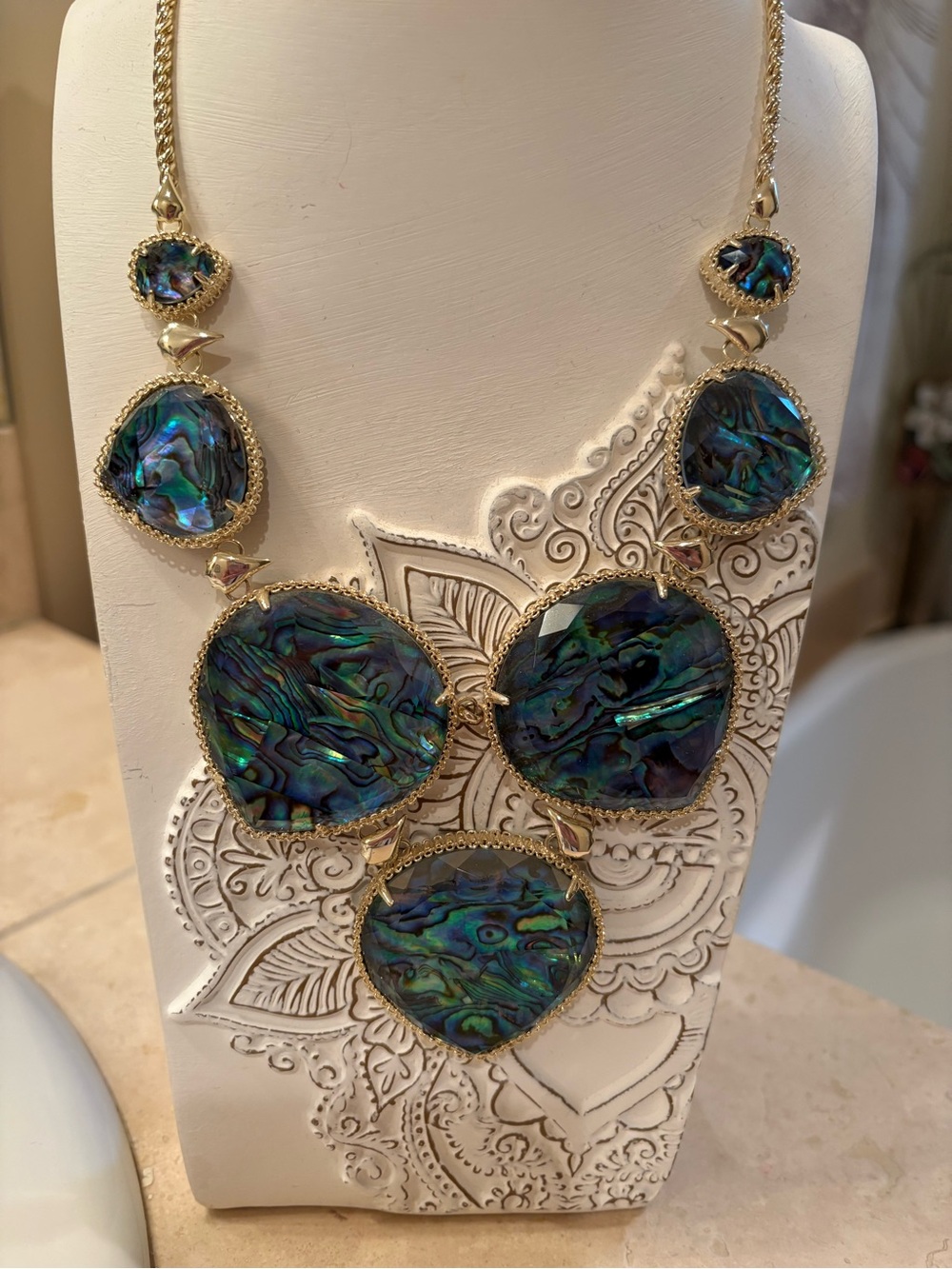 Kendra Scott Iridescent Abalone Statement Necklace in Blue-Green.